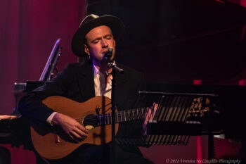 Finn Andews - NZTrio