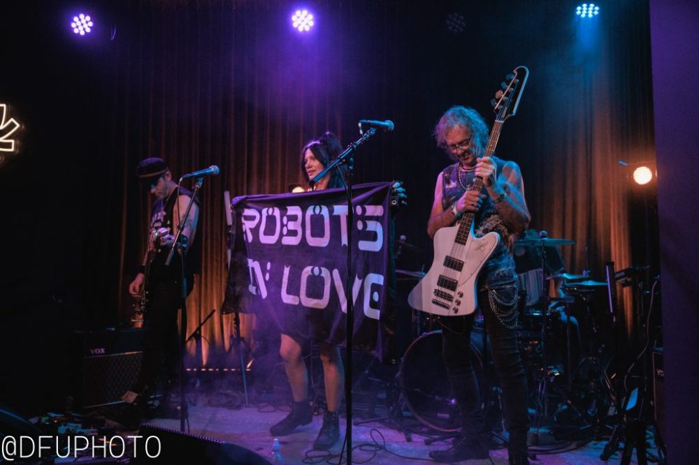 Robots In Love Big Fan (1)