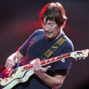 Chris_Rea_at_the_Heineken_Music_Hall_-_2010-03-05